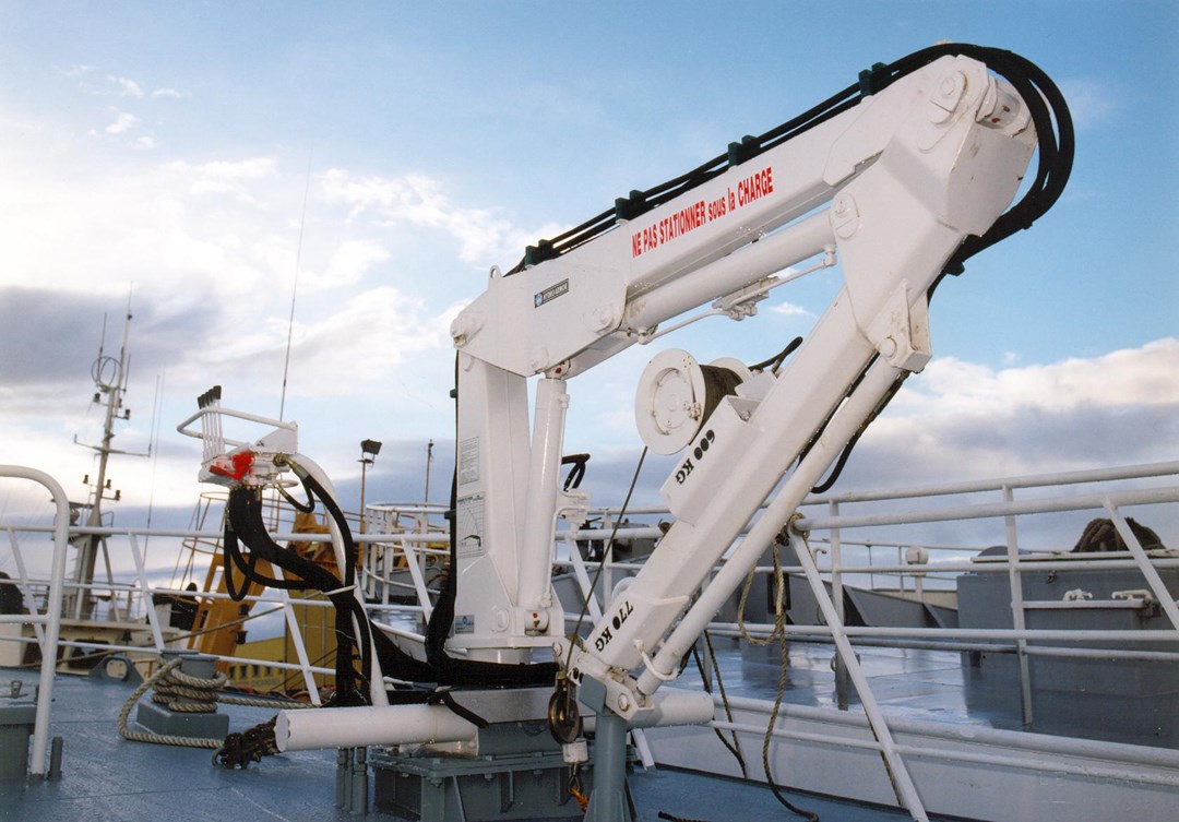 Sea crane hydraulic work crane